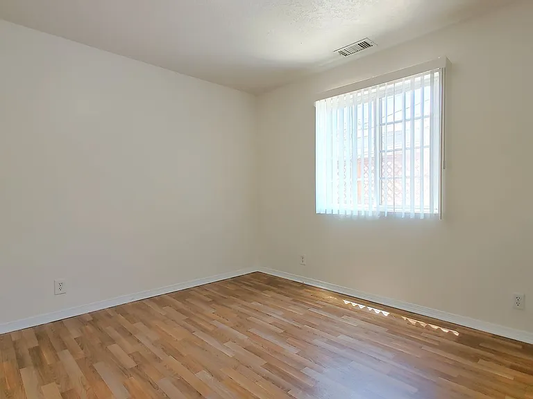 1017 Alvarado Dr SE — Photo 5