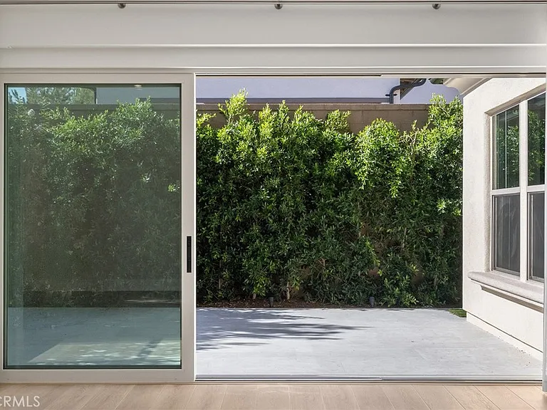 207 Alora — Photo 15