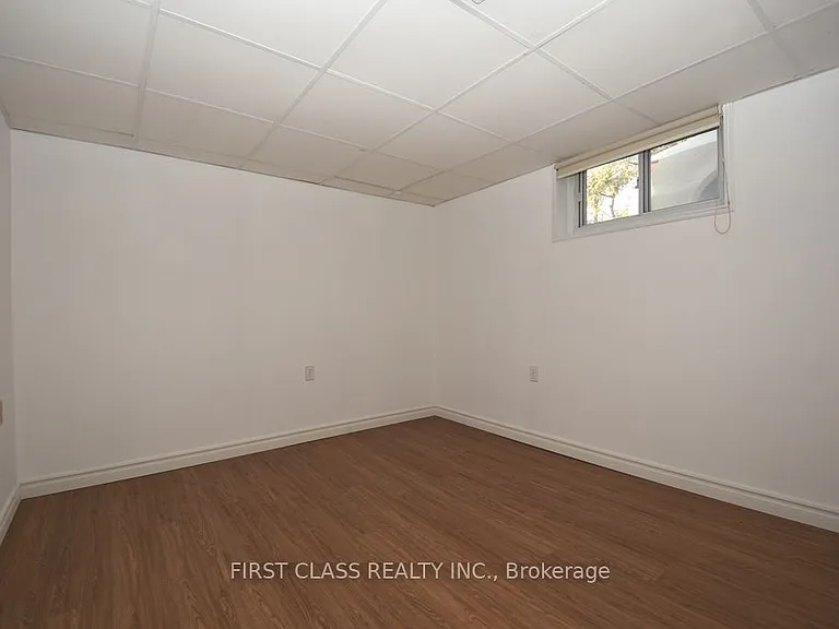 87 Vauxhall Dr — Photo 11