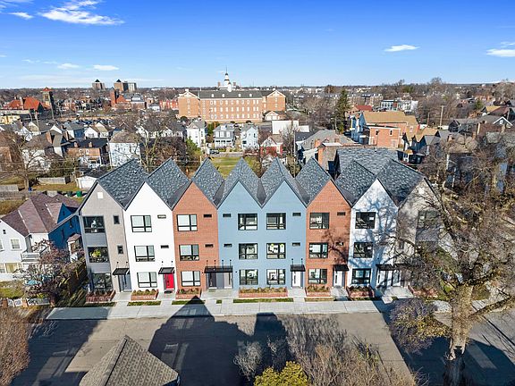 2nd image of 1100 Oak St #15