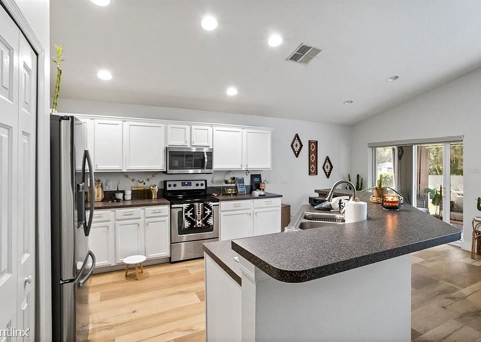 1st image of 18835R Maisons Dr