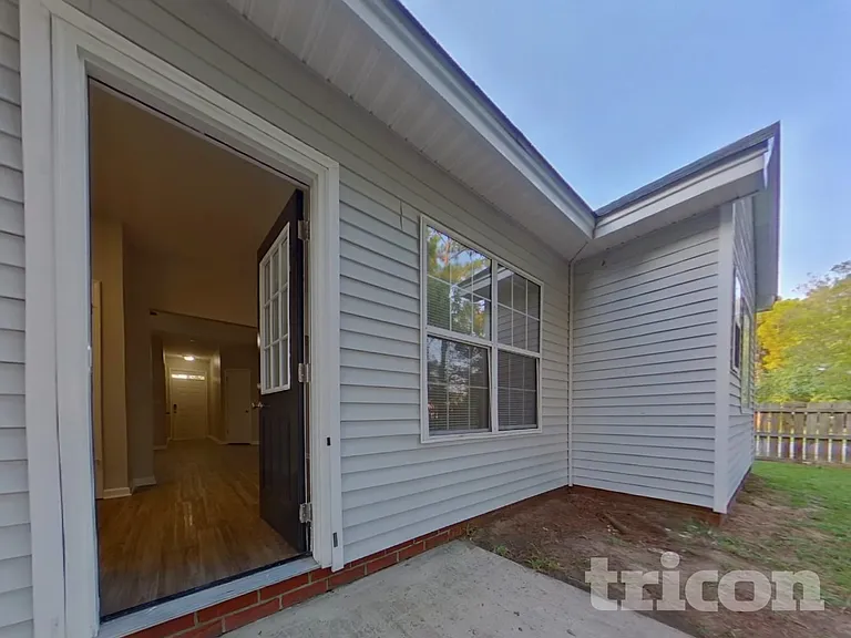 101 Royal Crest Dr — Photo 16