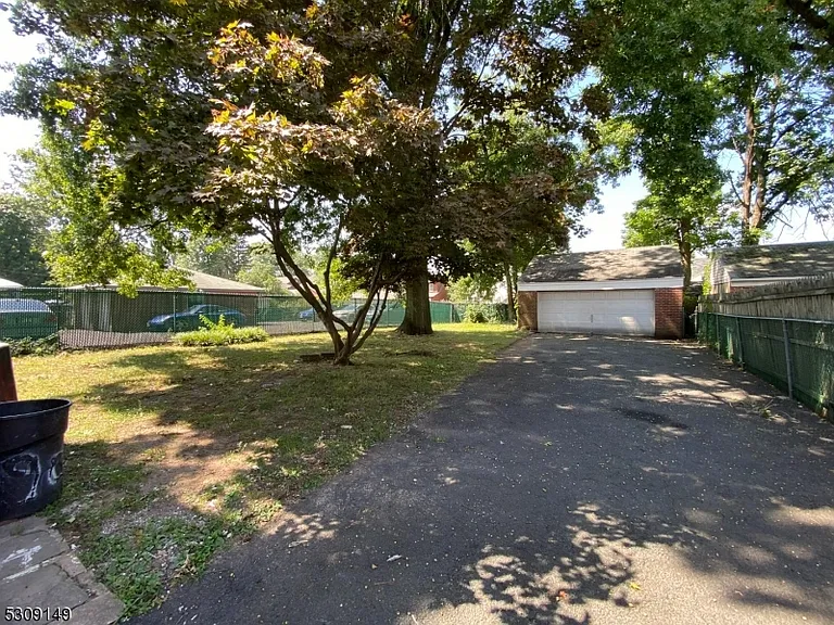 905 Sanford Ave #2 — Photo 12