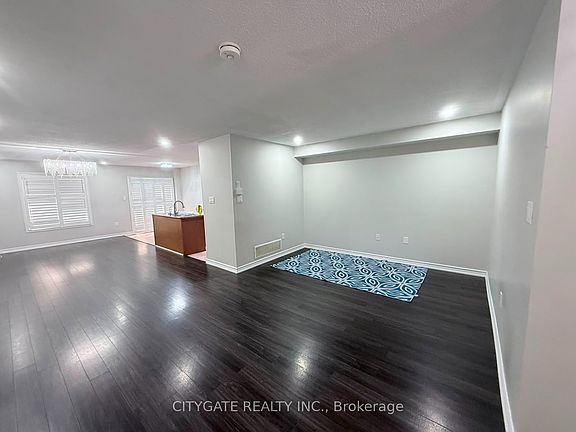 3rd image of 124 Crystalview Cres E