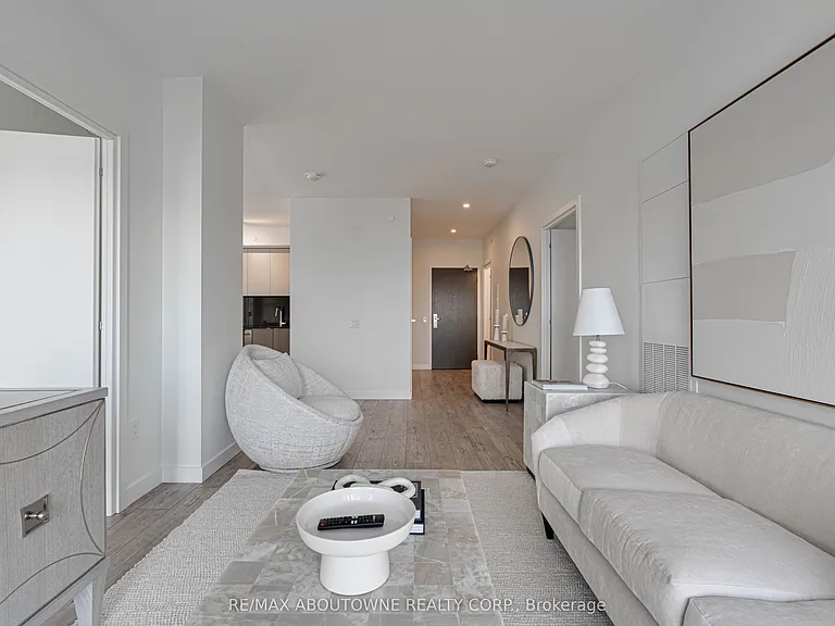 133 Bronte Rd #B0811 — Photo 6