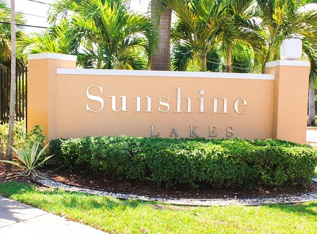 Sunshine Lakes Apartments — Photo 1