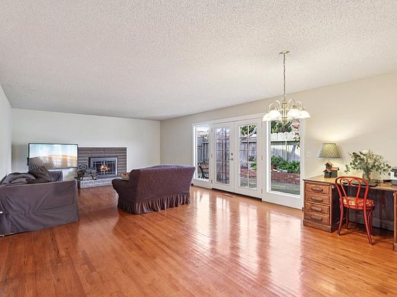 3rd image of 3055 Bostick Ave