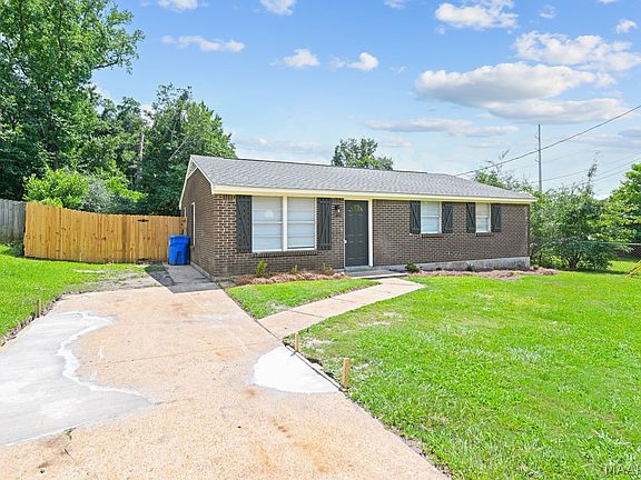 2nd image of 104 White Oak Dr