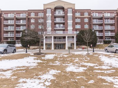 7041 W Touhy Ave APT 202, Niles, IL, 60714