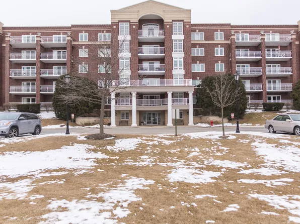 7041 W Touhy Ave APT 202, Niles, IL 60714