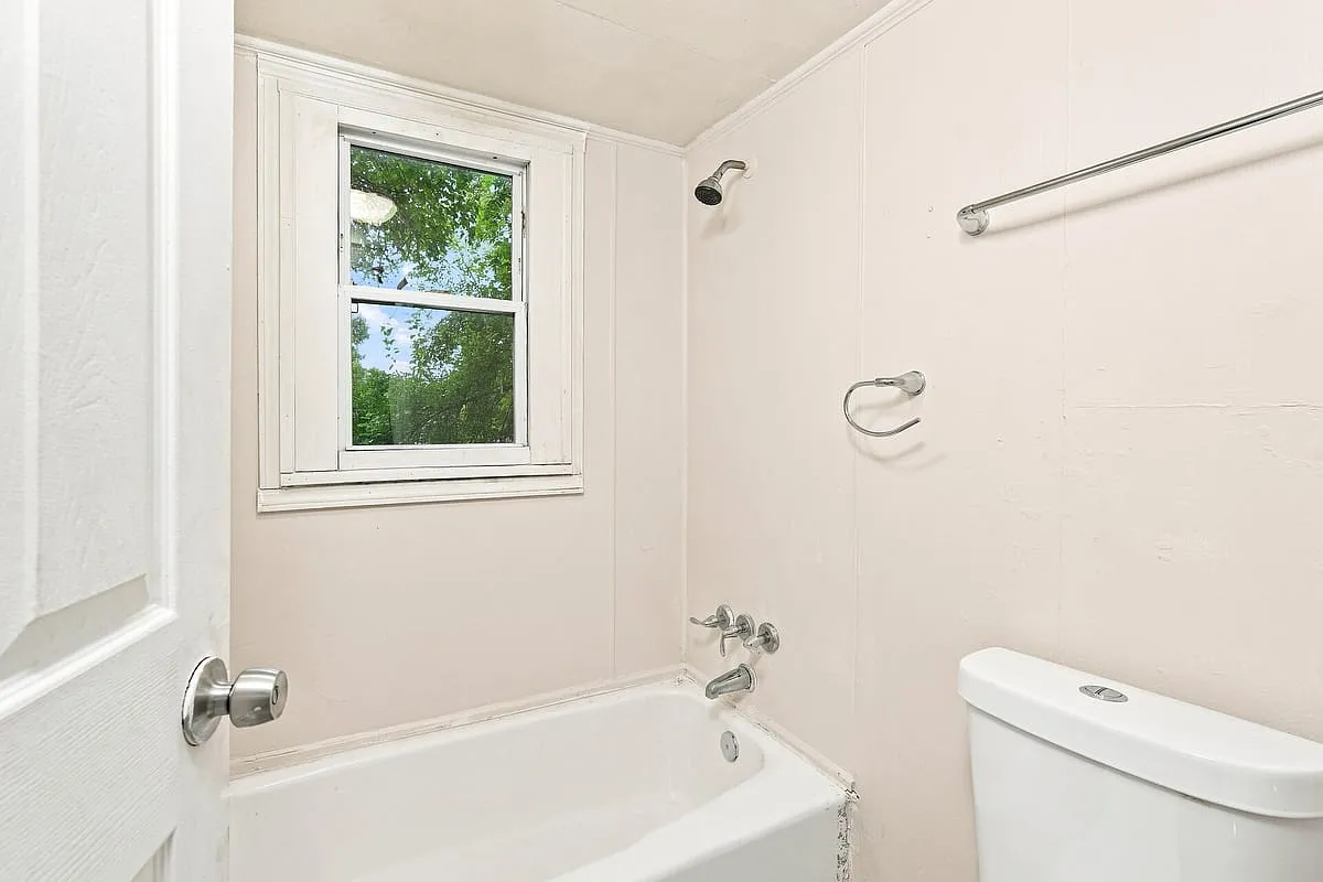 1312 Vernon Place Unit A — Photo 4