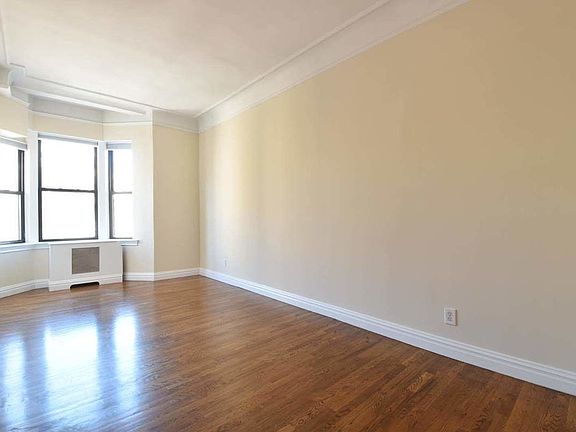 3rd image of 2350 Broadway #814A