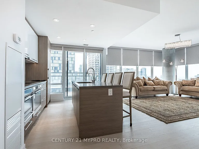 488 University Ave #2010 — Photo 5