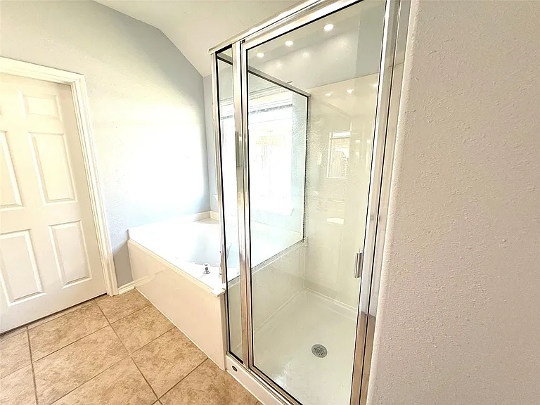6826 Chester Oak Dr — Photo 25