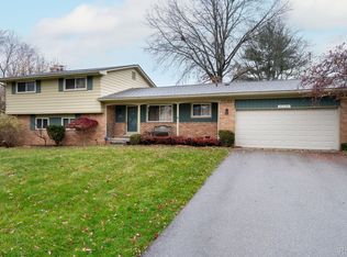 32520 Nottingwood St, Farmington Hills, MI