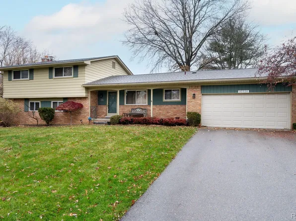 32520 Nottingwood St, Farmington Hills, MI 48334