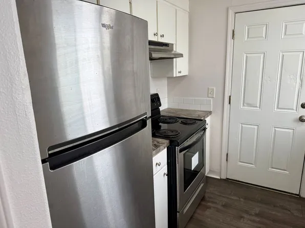 Montavilla 2 bedroom with garage, 8214 SE Washington St, Portland, OR 97216