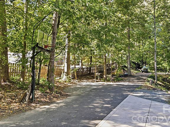 3rd image of 2100 Pineapple Ct
