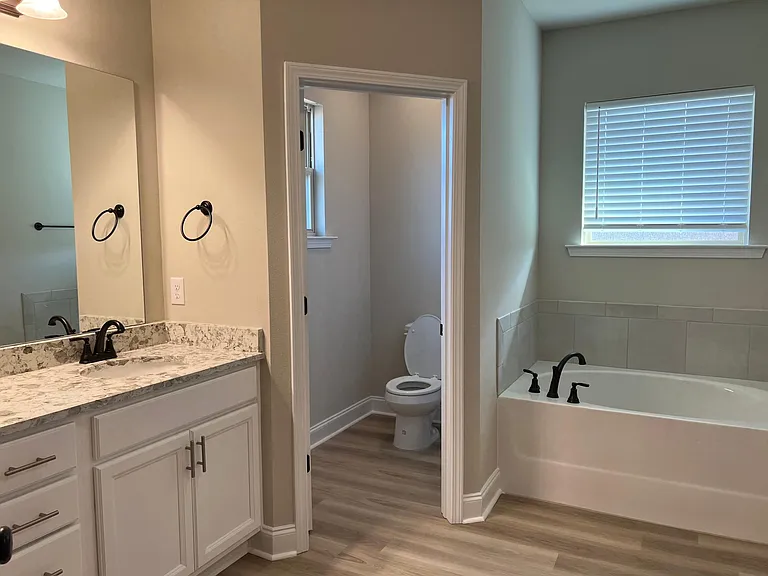 1033 Chloe St — Photo 11