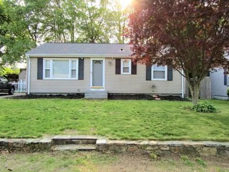 129 Lockwood St — Photo 1