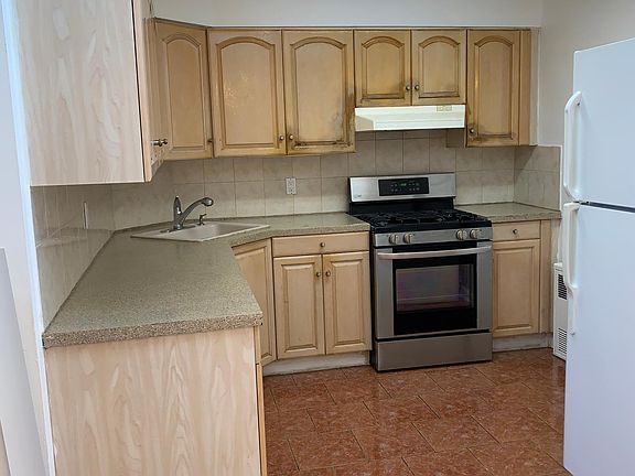 4th image of 14731 Barclay Ave Floor 3