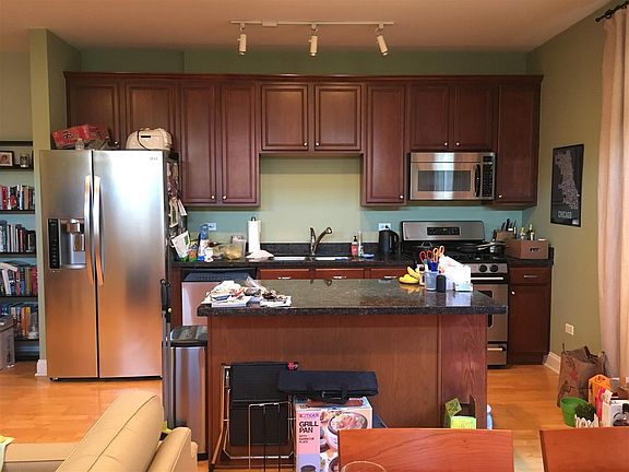 3rd image of 2310 W Saint Paul Ave APT 303