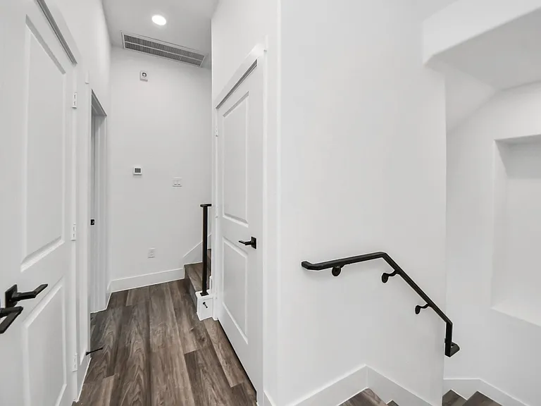 2709 Dennis St — Photo 37