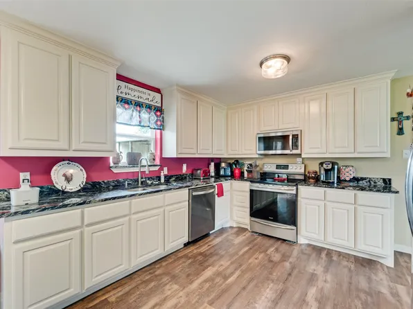 360 Rs County Rd #3130, Emory, TX 75440