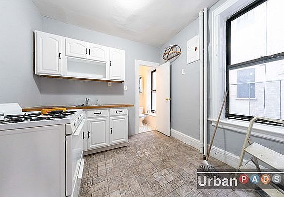 4th image of 1040 Bergen St #4