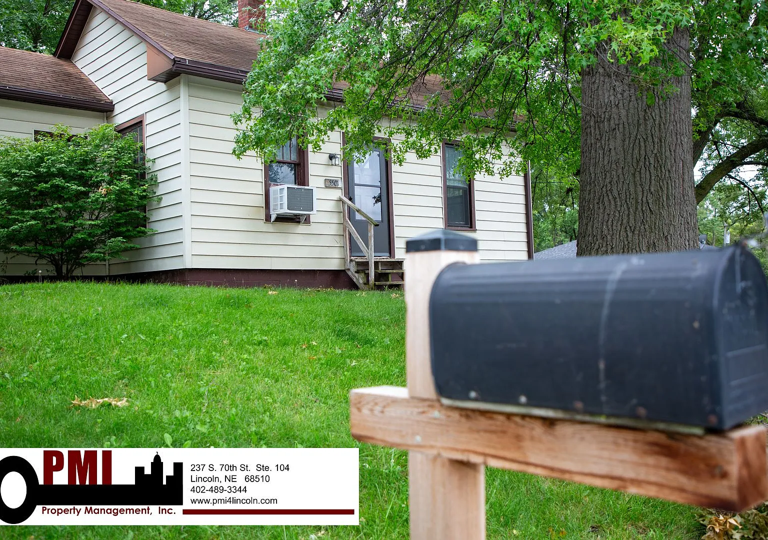 1 Bedroom, 1.5 Bathroom, House For Rent Available Now! — Photo 3