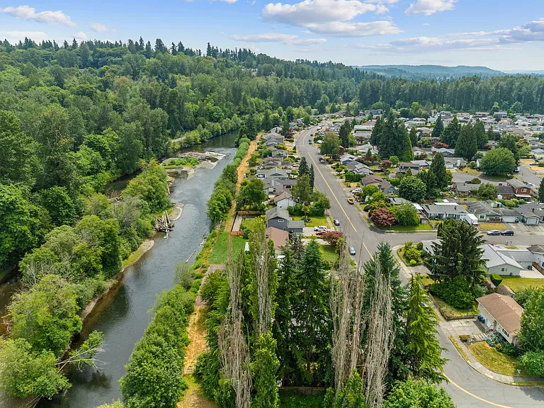 View looking onto the Green River.