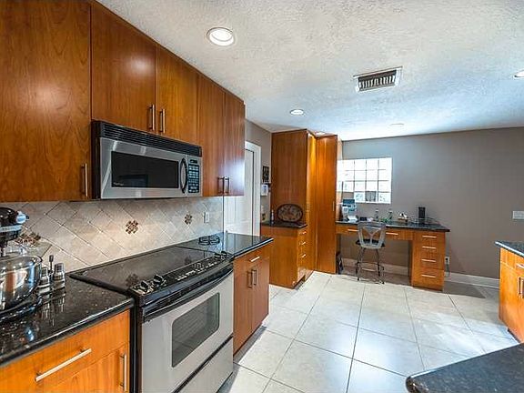 4th image of 9441 NW 18th Pl