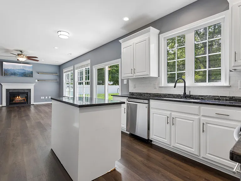 101 Sycamore Ln — Photo 23