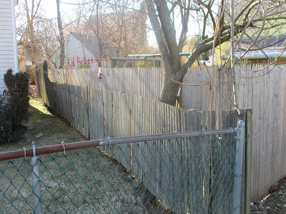 4th image of 166 Wellington St