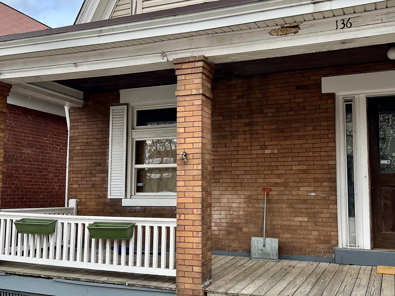 3 bed, 1376 sqft, $2,000 — Photo 2