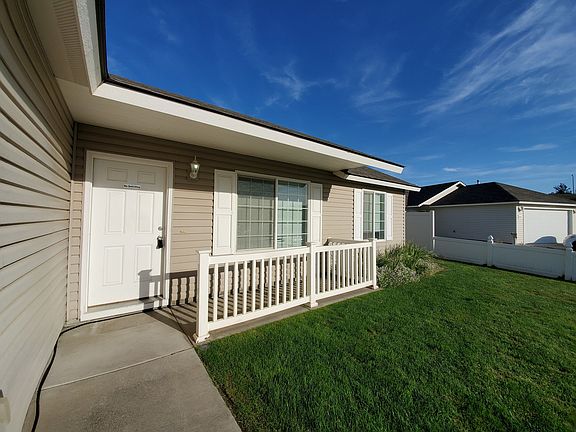 3rd image of 5611 Tieton Ln