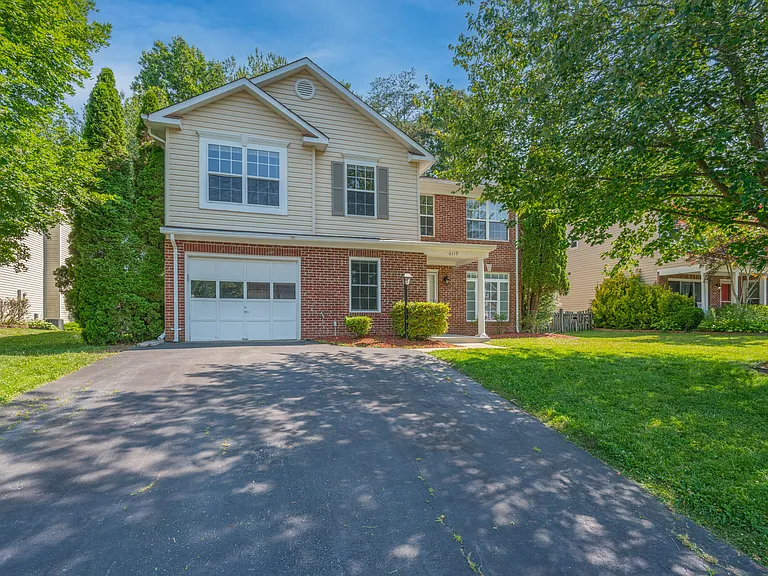 6119 Oaklawn Ln — Photo 2