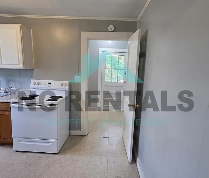 1415 Underwood Ave — Photo 10