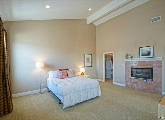 4th image of 108 S Catalina Ave