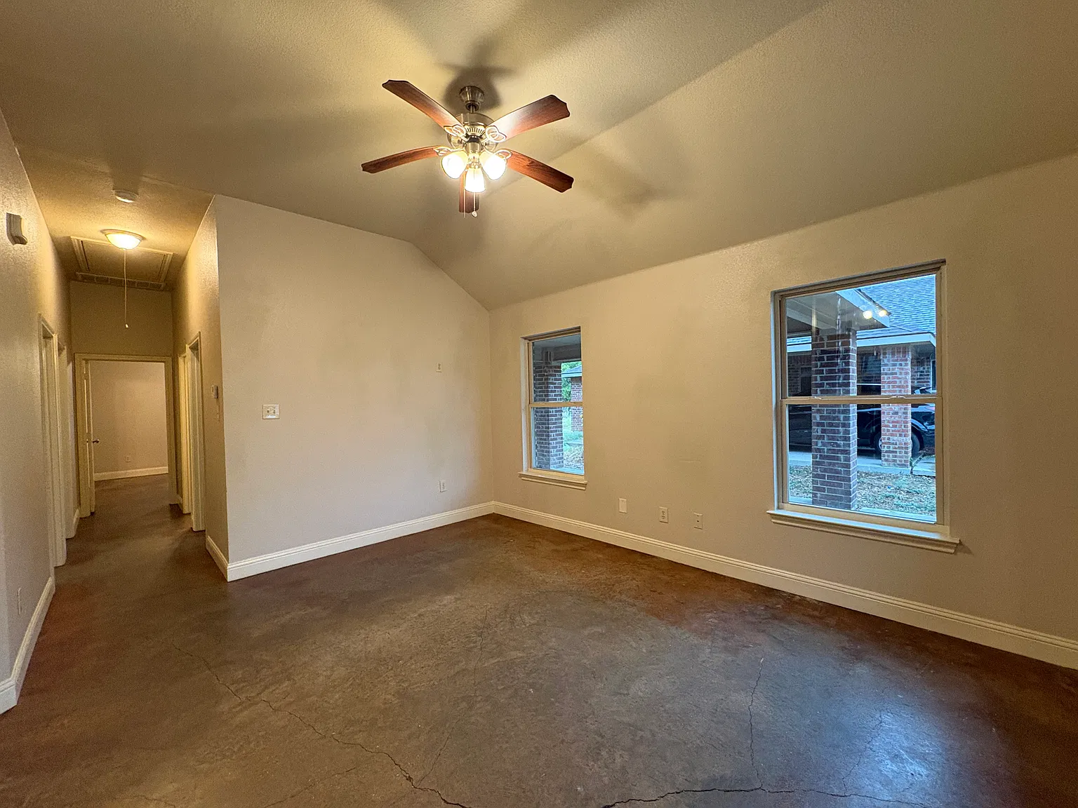 704 Perry Ave — Photo 3
