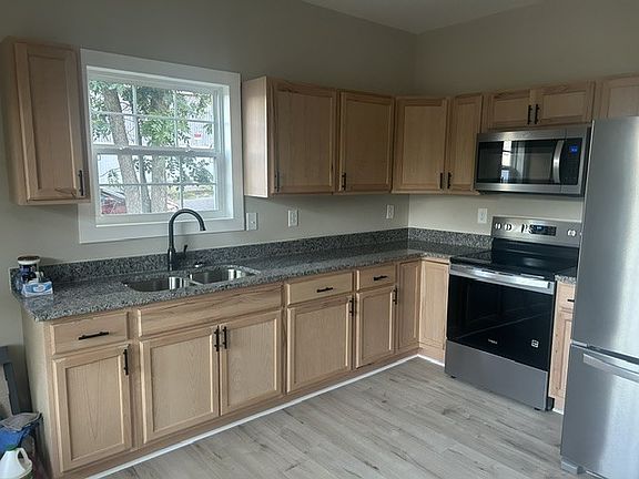 2nd image of 402 N 3rd St