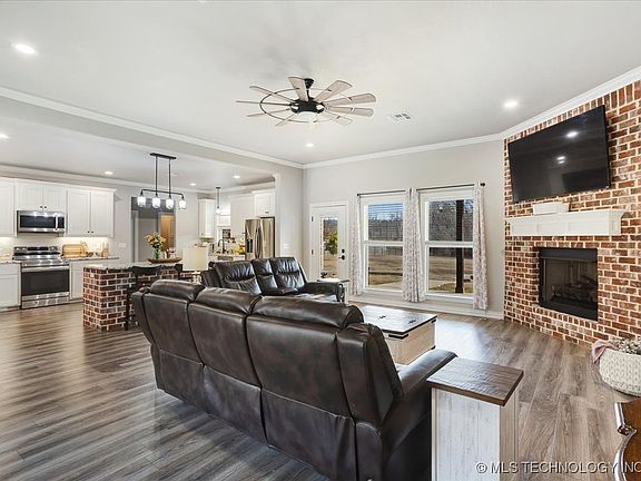 5th image of 2086 Ranchette Rd