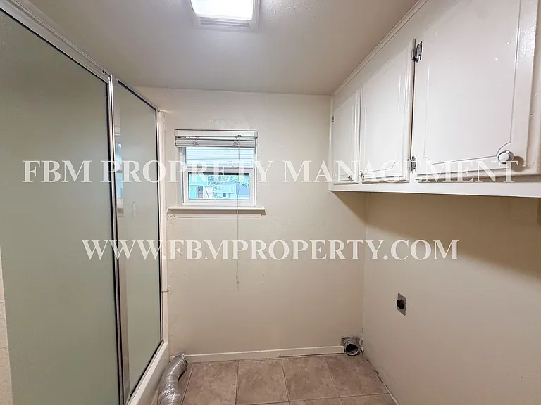 1526 E FM 813 — Photo 7