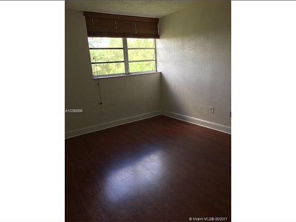 5th image of 8887 Fontainebleau Blvd #0