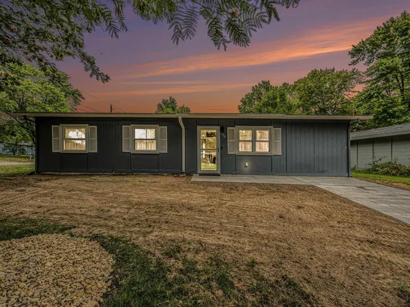 3736 SW 38th St, Topeka, KS 66610