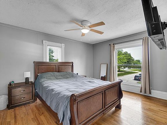 5th image of 301 E North St #2