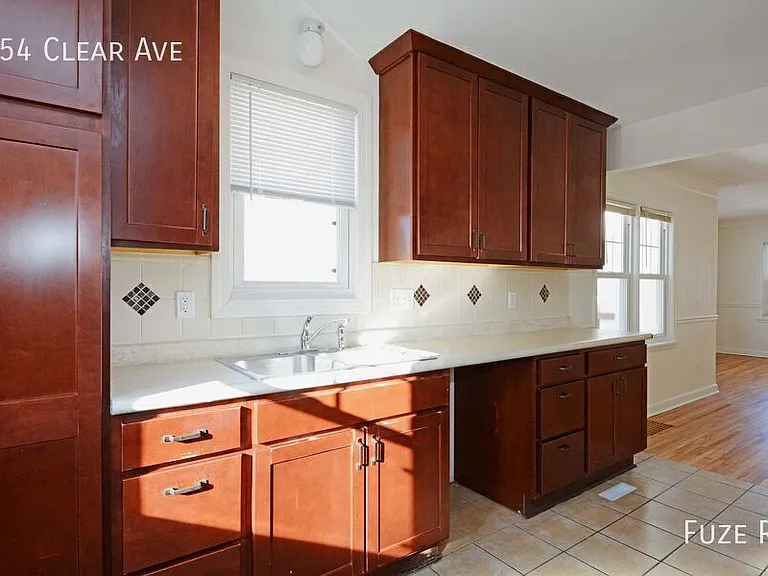 654 Clear Ave — Photo 6