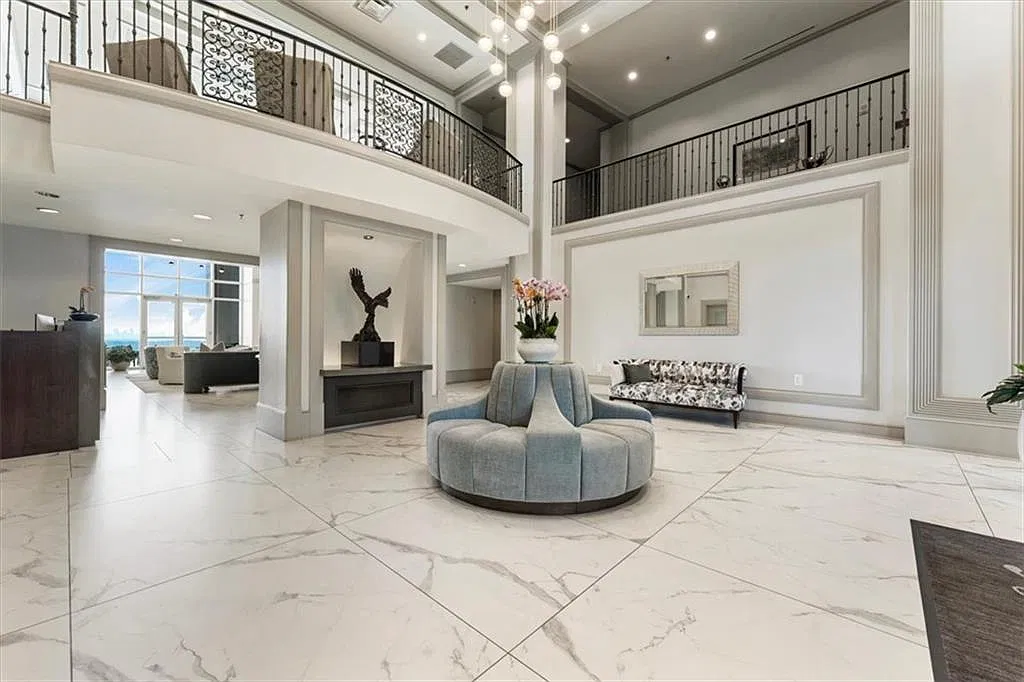 3 bed, 4.5 bath, 3699 sqft, $14,000 — Photo 3