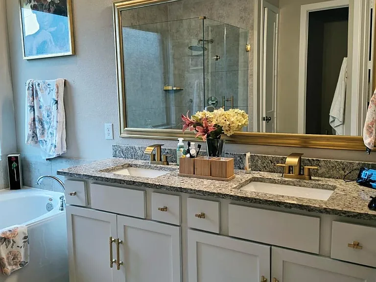 8411 Hunters Cliff Dr — Photo 6