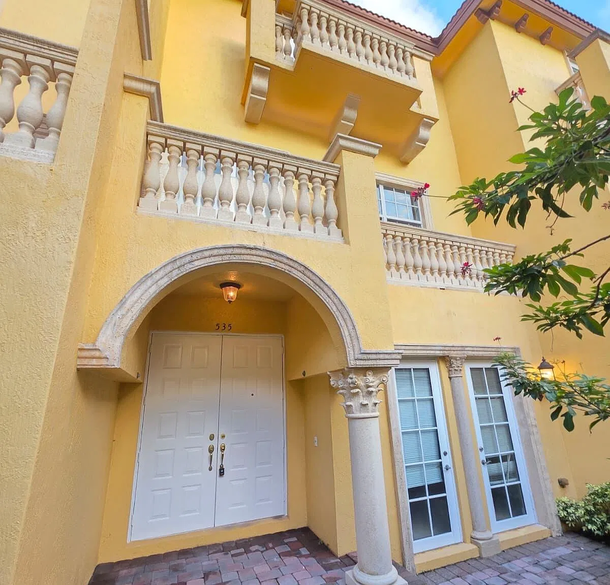 3 bed, 4.0 bath, 2910 sqft, $6,500 — Photo 3